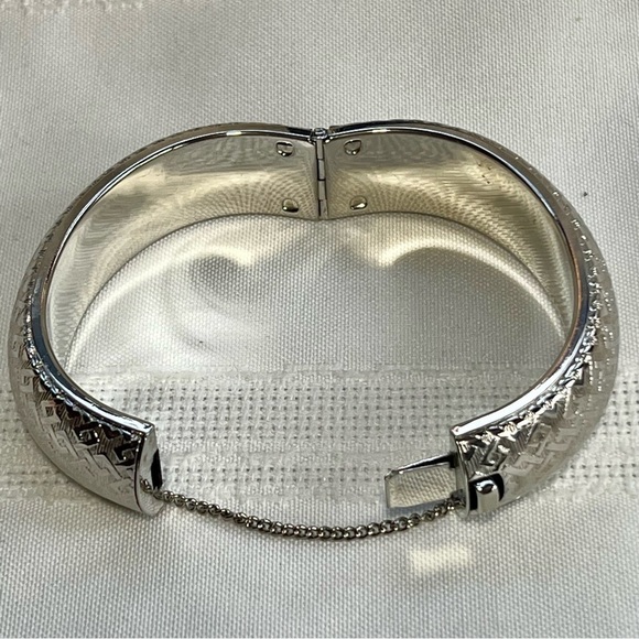 Silver Tone Hinged Bangle Bracelet Safety Chain VTG EUC - Picture 6 of 9